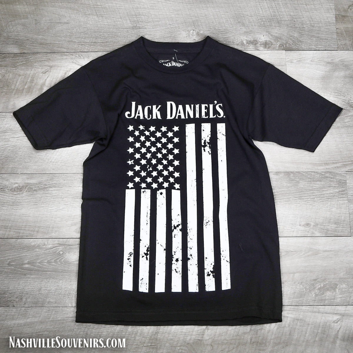 A real eye catcher, this black officially licensed Jack Daniels Vertical US Flag T-shirt has a large vertical flag beneath the Jack Daniels name. FREE SHIPPING on all US orders over $75!
