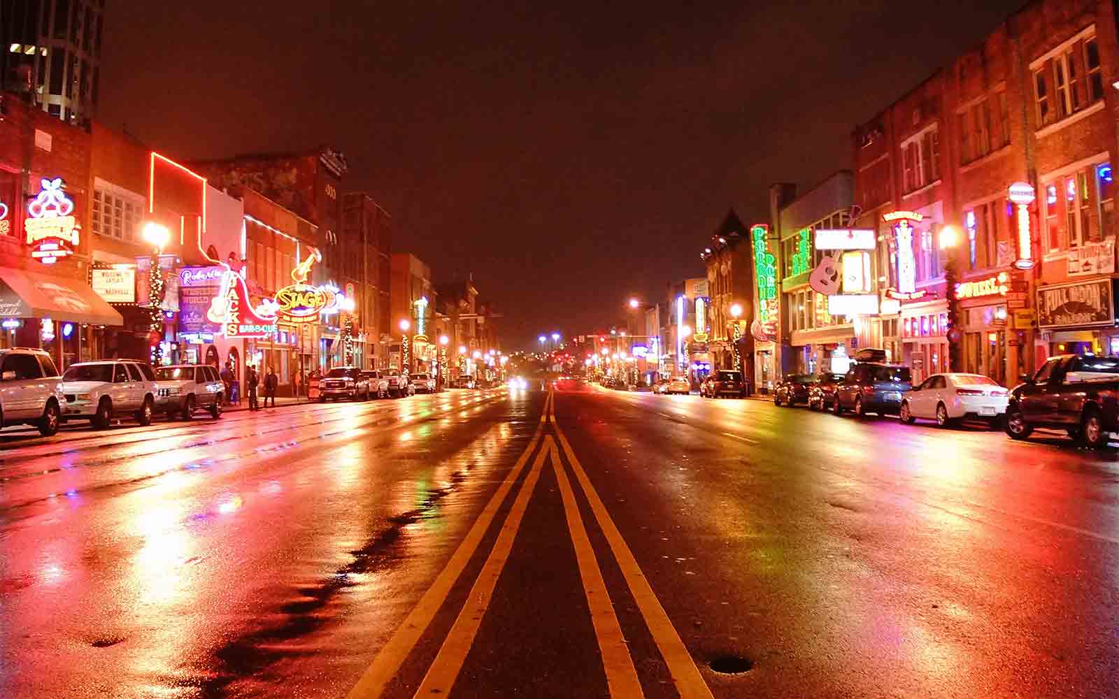 Read multiple customer testimonials describing their positive experiences in dealing with the Willie Nelson Museum and Nashville Souvenirs store online and in Nashville, Tennessee..